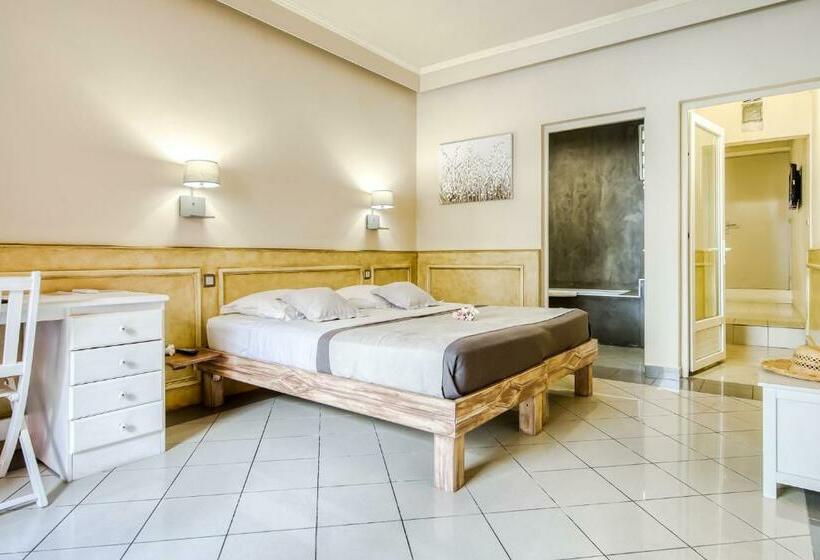 اتاق خانوادگی, Sud Hôtel