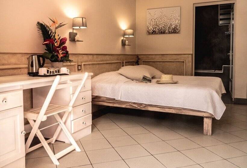 اتاق خانوادگی, Sud Hôtel