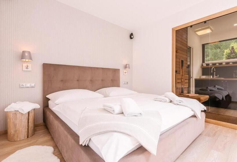 سوئیت با وان آب گرم, Villa Helia