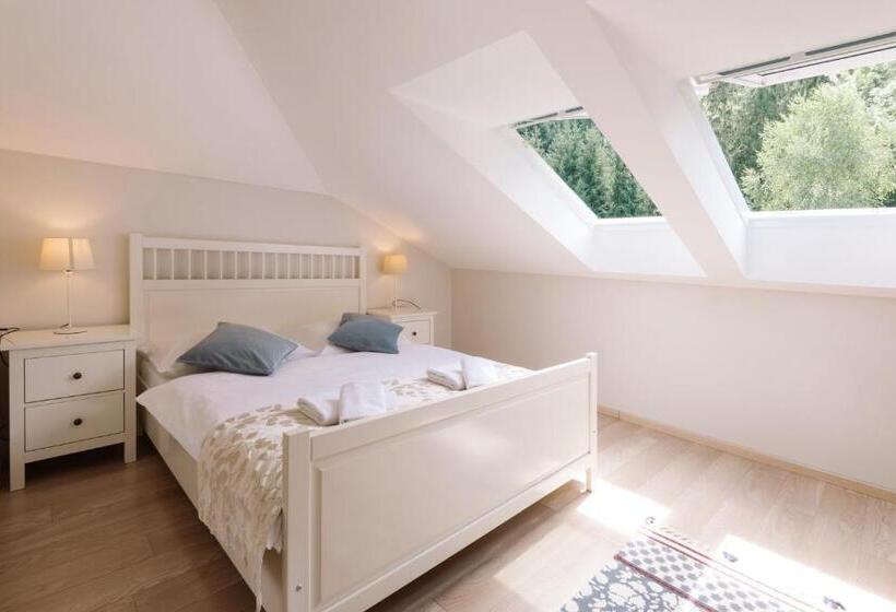 سوئیت با وان آب گرم, Villa Helia