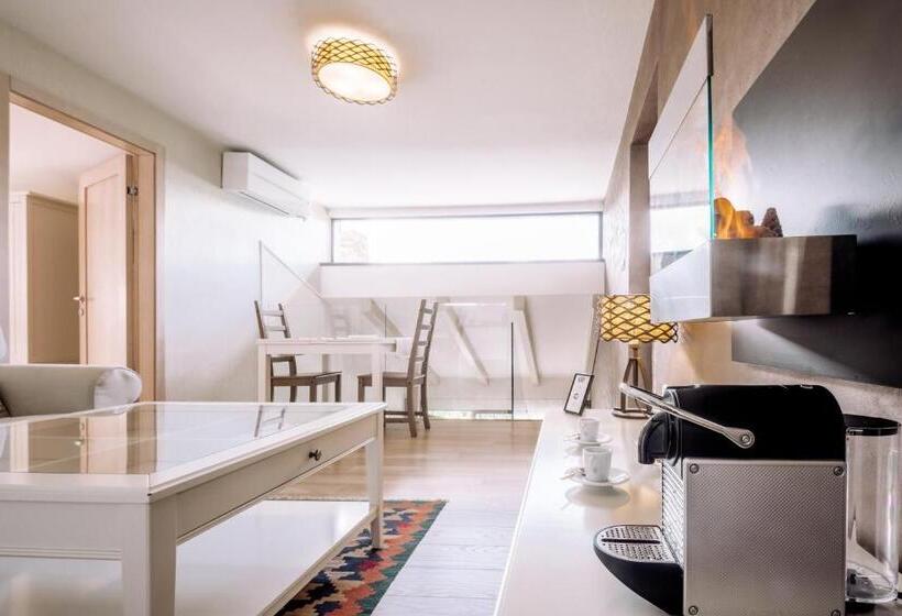 سوئیت با وان آب گرم, Villa Helia