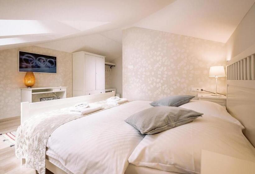 سوئیت با وان آب گرم, Villa Helia