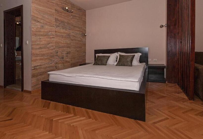 Suite with lake view, Villa Klia