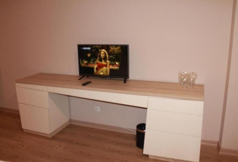 اتاق استاندارد سه تخته با بالکن, Mirage Hotel   Struga