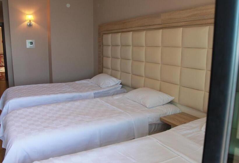 اتاق استاندارد سه تخته با بالکن, Mirage Hotel   Struga