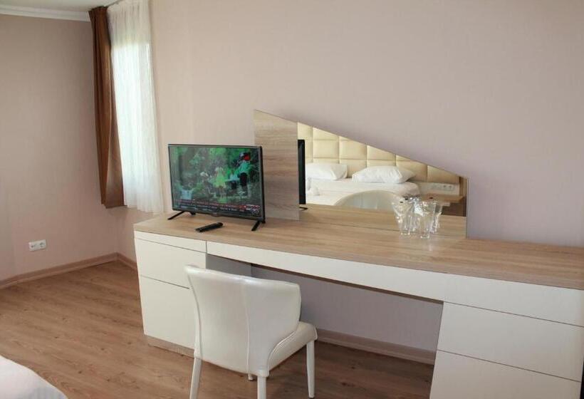 اتاق استاندارد سه تخته با بالکن, Mirage Hotel   Struga