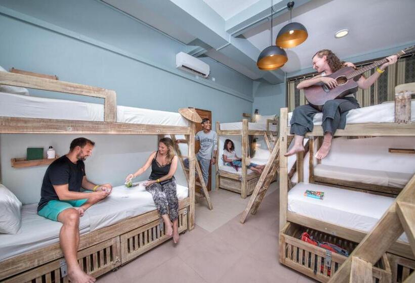تختخواب در اتاق مشترک, Ostello Bello Bagan Pool