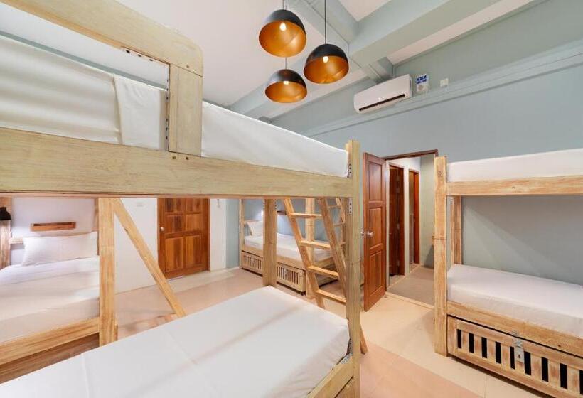 تختخواب در اتاق مشترک, Ostello Bello Bagan Pool