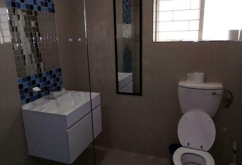 スタンダードルーム, Big Blue Backpackers