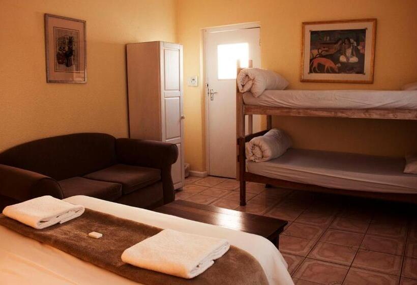 ファミリールーム, Big Blue Backpackers