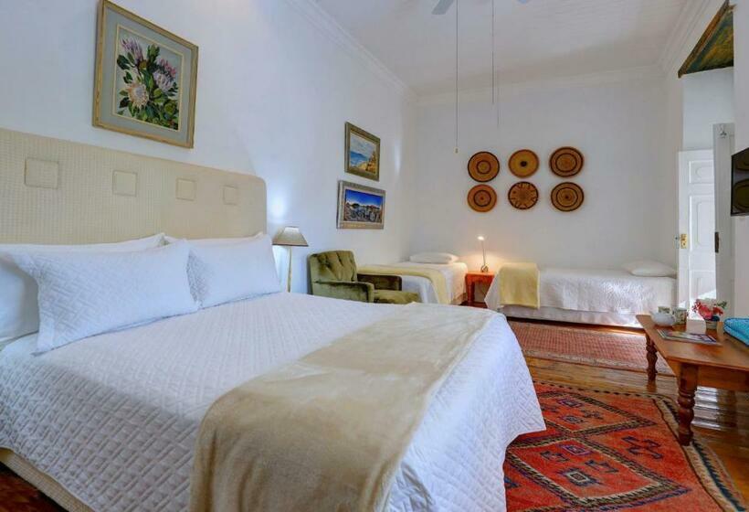 غرفة عائلية, 81 On Church Guest House