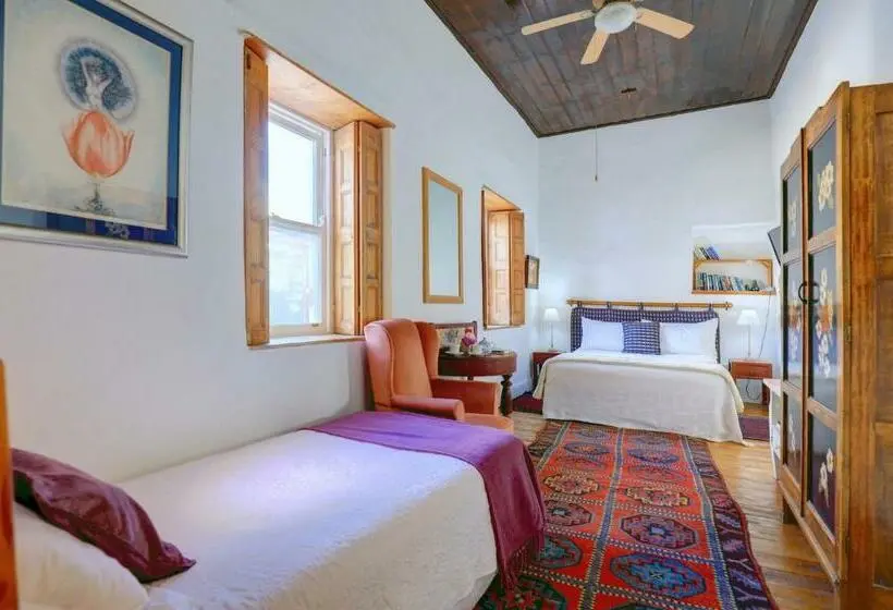 コンフォートトリプルルーム, 81 On Church Guest House