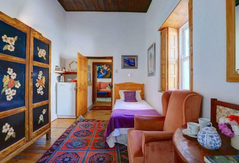 غرفة كومفورت ثلاثية, 81 On Church Guest House