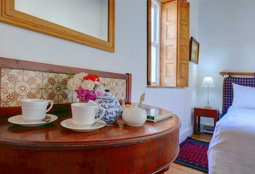 غرفة كومفورت ثلاثية, 81 On Church Guest House