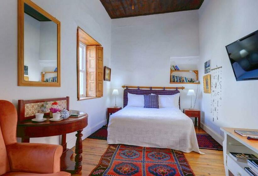 غرفة كومفورت ثلاثية, 81 On Church Guest House