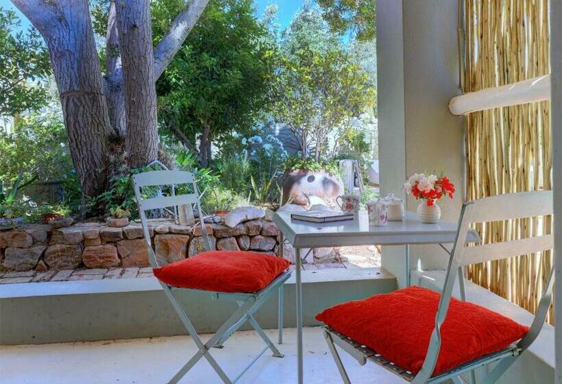 غرفة كومفورت ثلاثية, 81 On Church Guest House