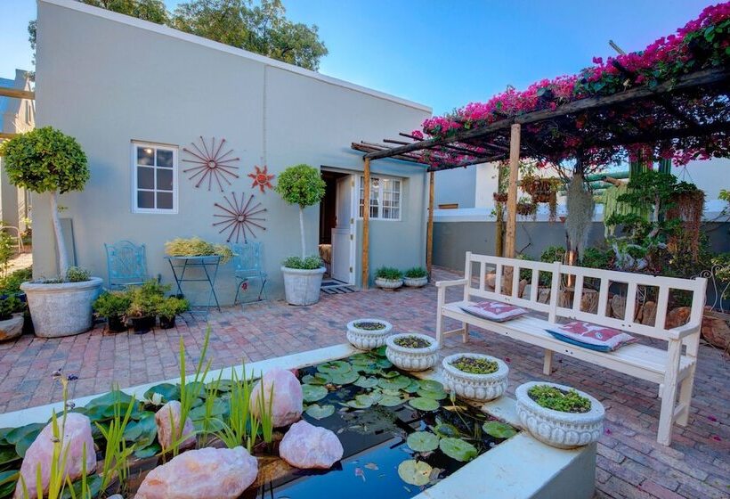 غرفة ديلوكس ثلاثية, 81 On Church Guest House