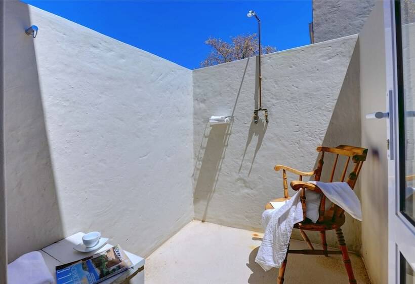 منزل غرفة نوم واحدة, 81 On Church Guest House