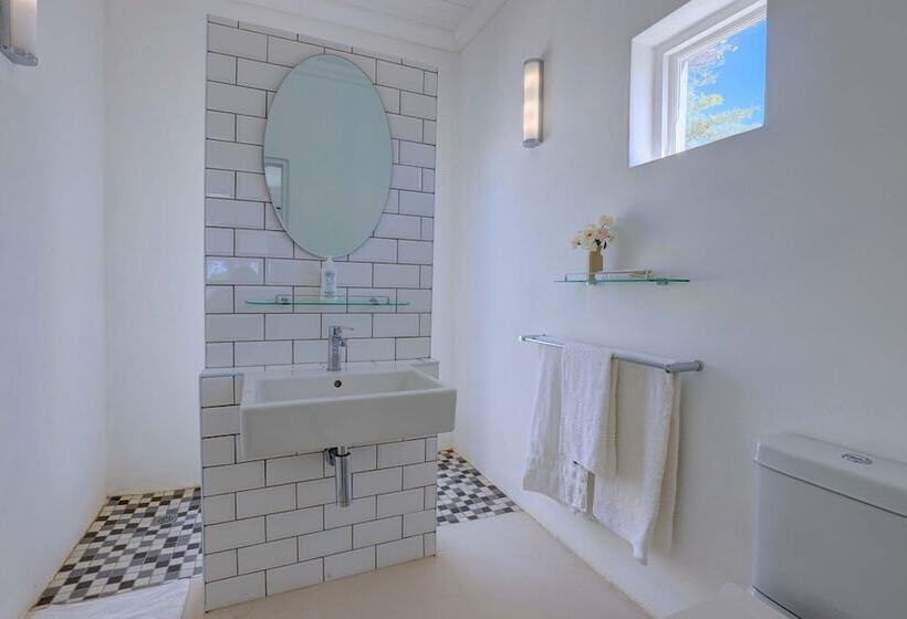 Дом 1 Спальня, 81 On Church Guest House