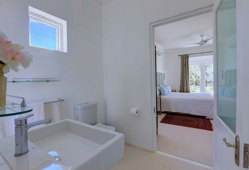 Дом 1 Спальня, 81 On Church Guest House