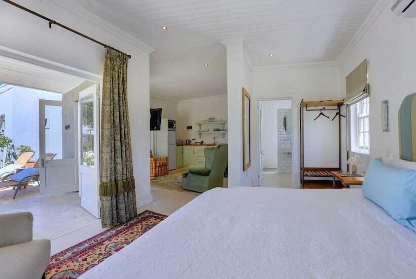 منزل غرفة نوم واحدة, 81 On Church Guest House