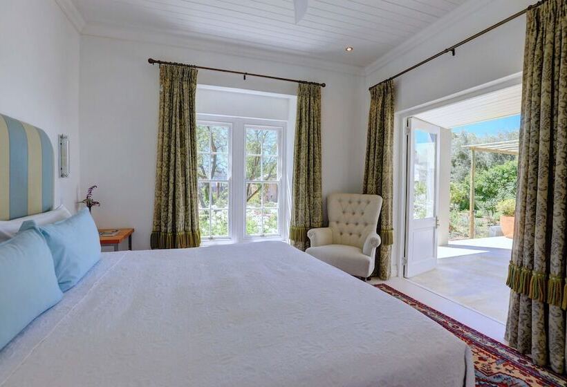 منزل غرفة نوم واحدة, 81 On Church Guest House