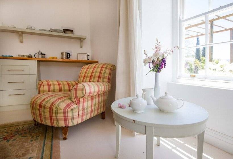 منزل غرفة نوم واحدة, 81 On Church Guest House