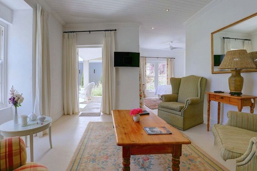 منزل غرفة نوم واحدة, 81 On Church Guest House