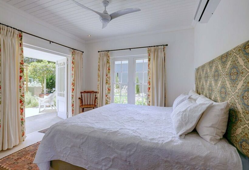 منزل غرفة نوم واحدة, 81 On Church Guest House