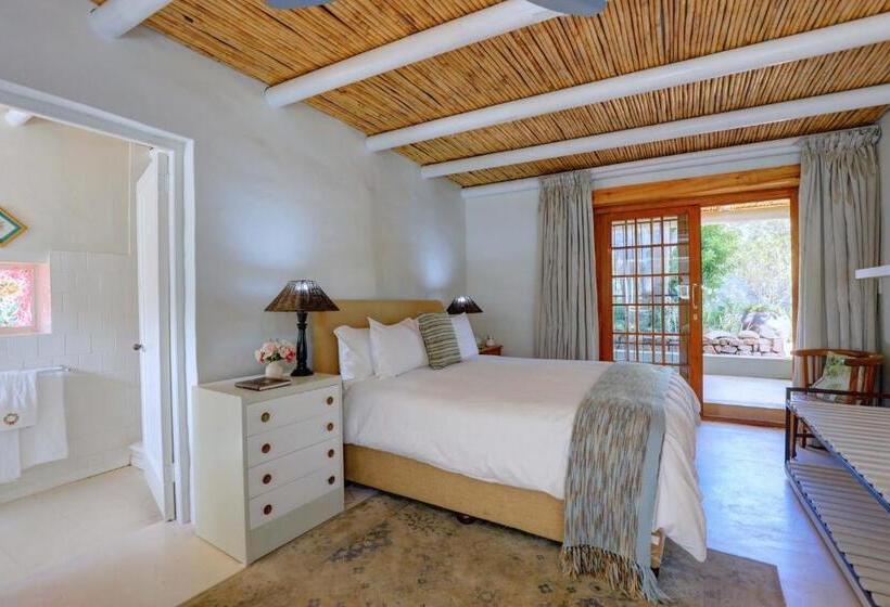 컴포트 트리플 룸, 81 On Church Guest House