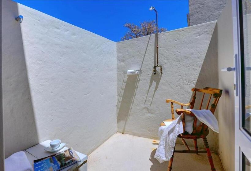 منزل غرفة نوم واحدة, 81 On Church Guest House