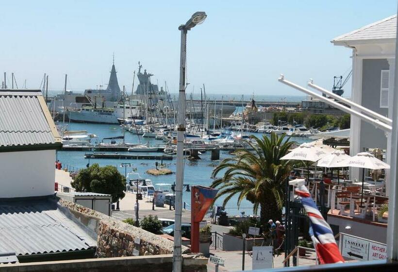 غرفة ديلوكس مطلّة علي البحر مزوَّدة بشُرفة, Central Hotel Guest House