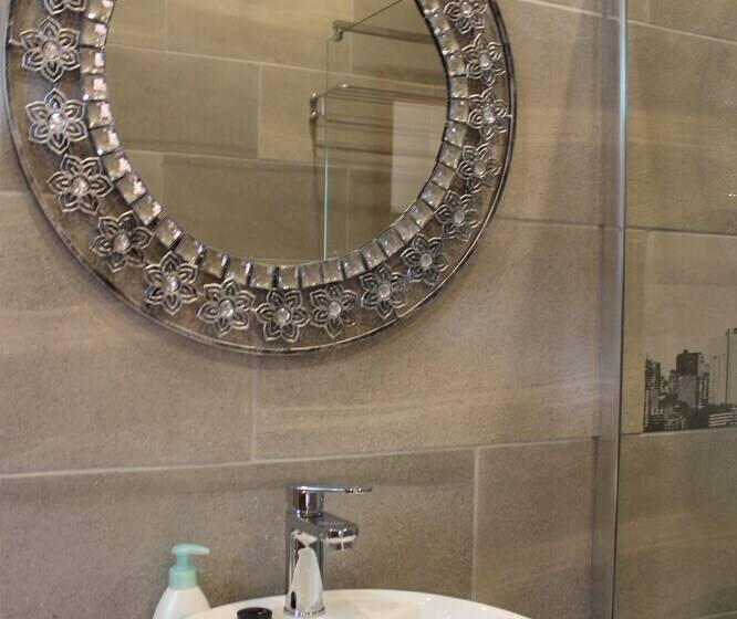 غرفة ديلوكس, Central Hotel Guest House