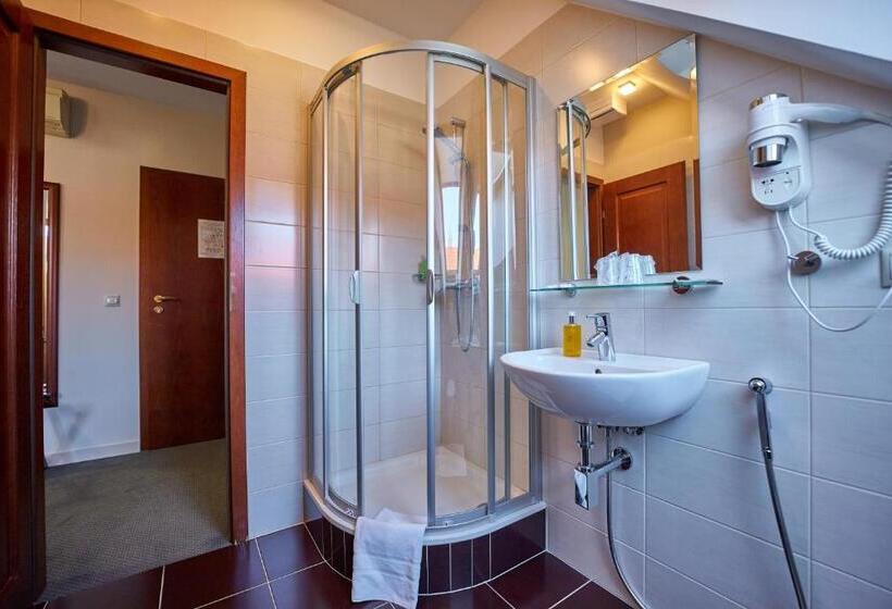 Standardrum, Pension & Restaurant Patriot Trnava