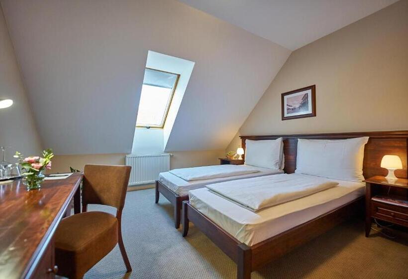 Standardrum, Pension & Restaurant Patriot Trnava