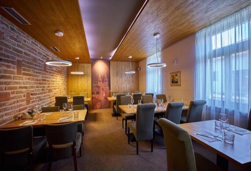 Standardrum, Pension & Restaurant Patriot Trnava