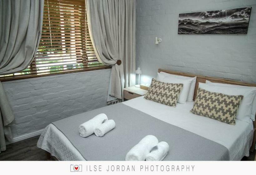 Люкс Повышенной Комфортности, Raw Karoo Guest House