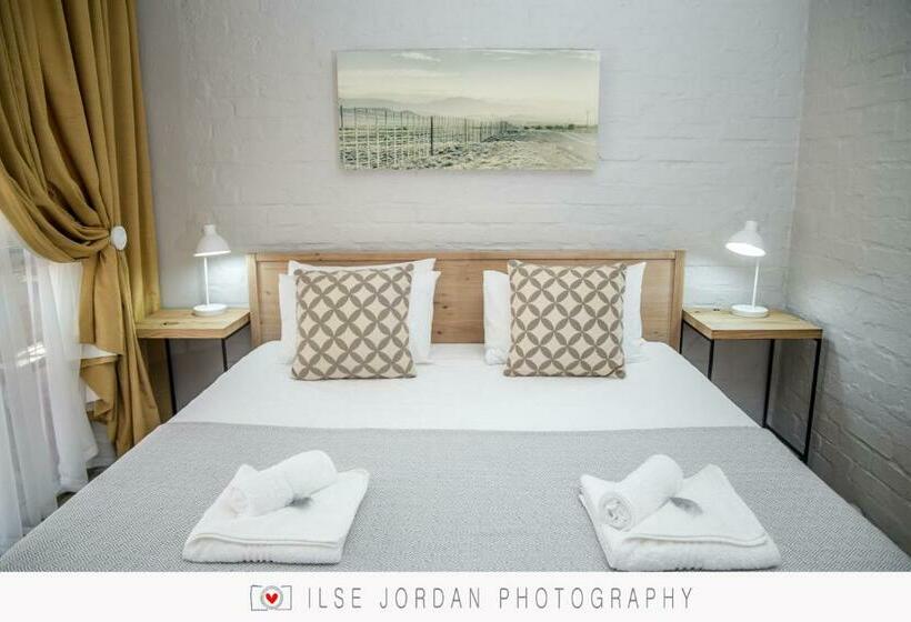 Люкс Повышенной Комфортности, Raw Karoo Guest House
