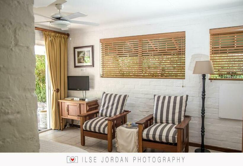 Люкс Повышенной Комфортности, Raw Karoo Guest House