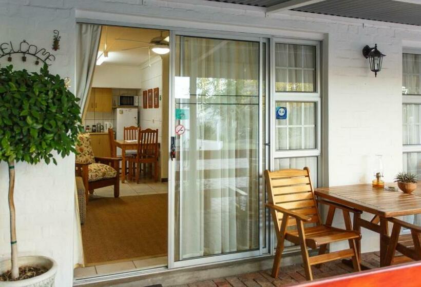 Люкс Повышенной Комфортности, Raw Karoo Guest House