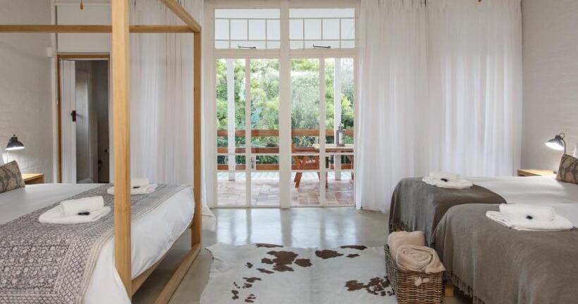 Семейный Номер, Raw Karoo Guest House