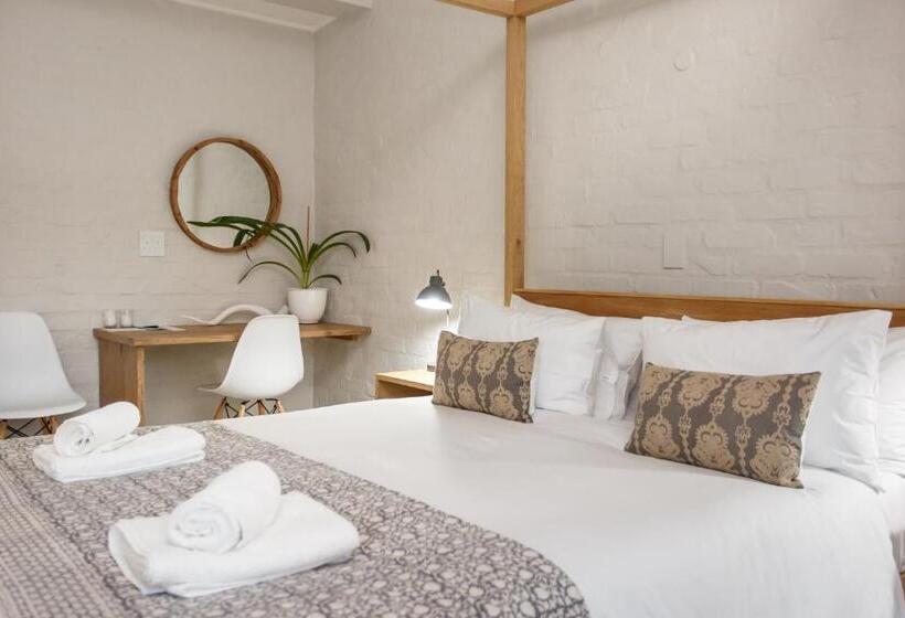 Семейный Номер, Raw Karoo Guest House