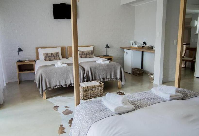 Семейный Номер, Raw Karoo Guest House