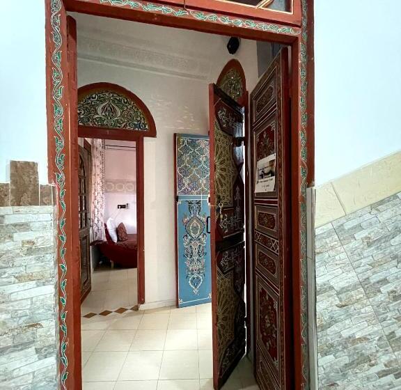패밀리 룸, Riad Malak