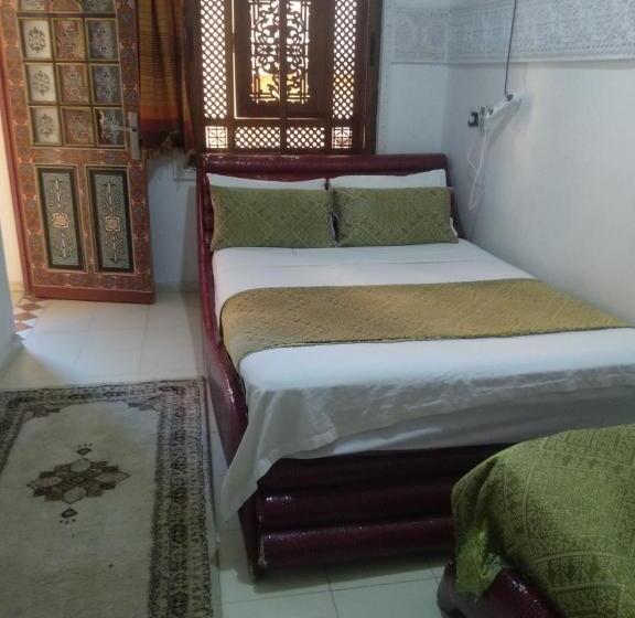 패밀리 룸, Riad Malak