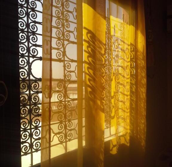 اتاق راحتی سه تخته, Riad Malak