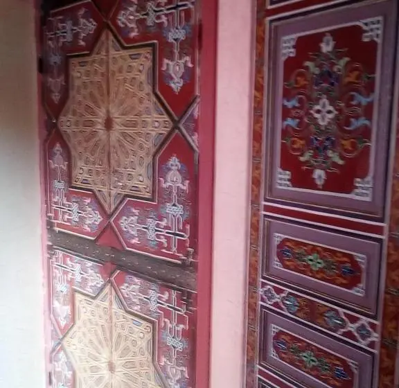 اتاق راحتی سه تخته, Riad Malak