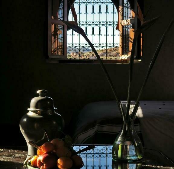 اتاق خانوادگی, Tigmi Nomade