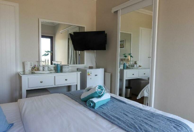 带特大床的标准间, Wilderness On Sea