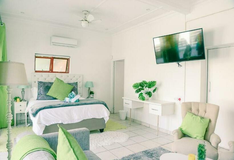 带大床的高级房间, Wilderness On Sea